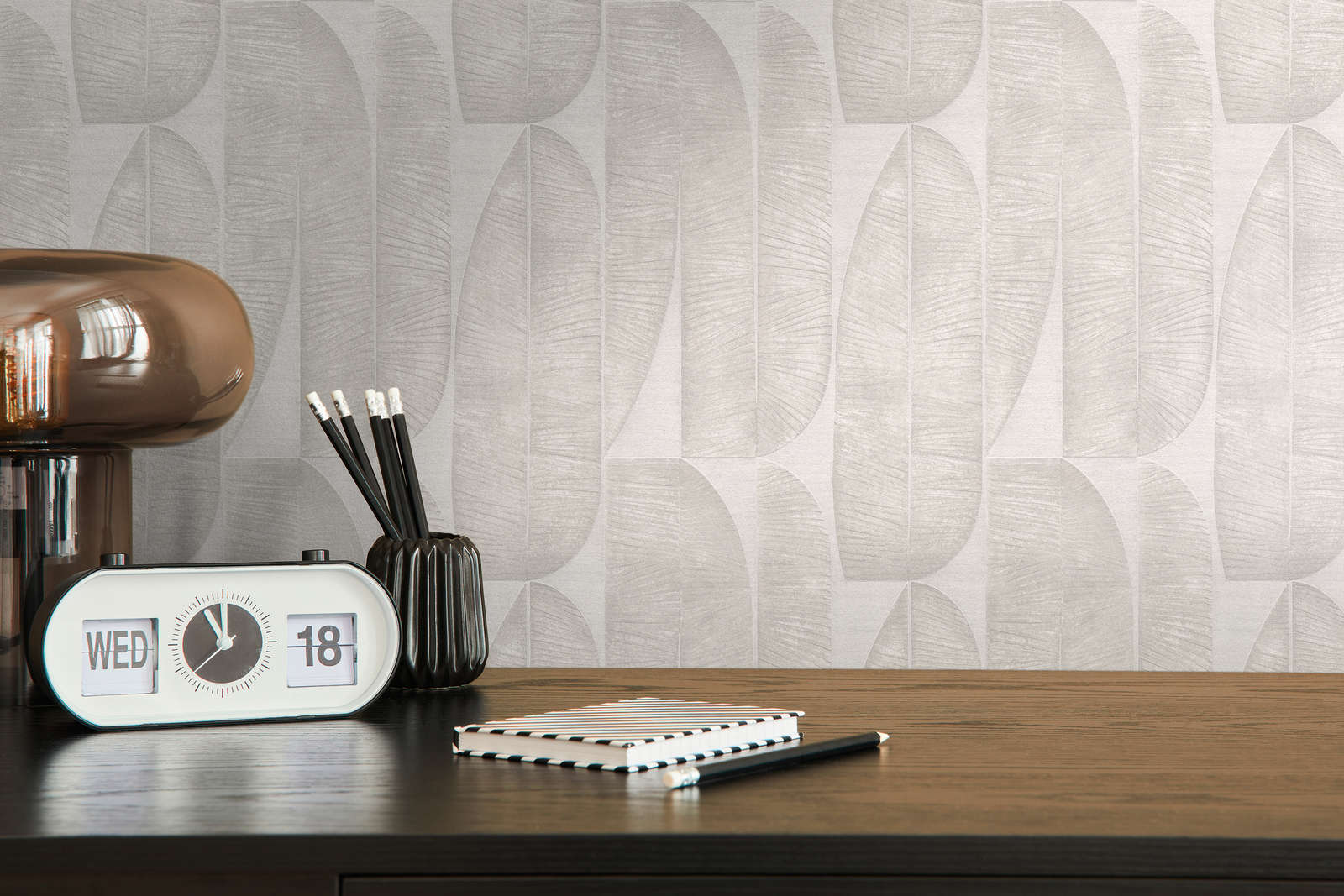 Tapetes ar ģeometrisko lapu rakstu taupe krāsā viesistabai, 396581 AS Creation