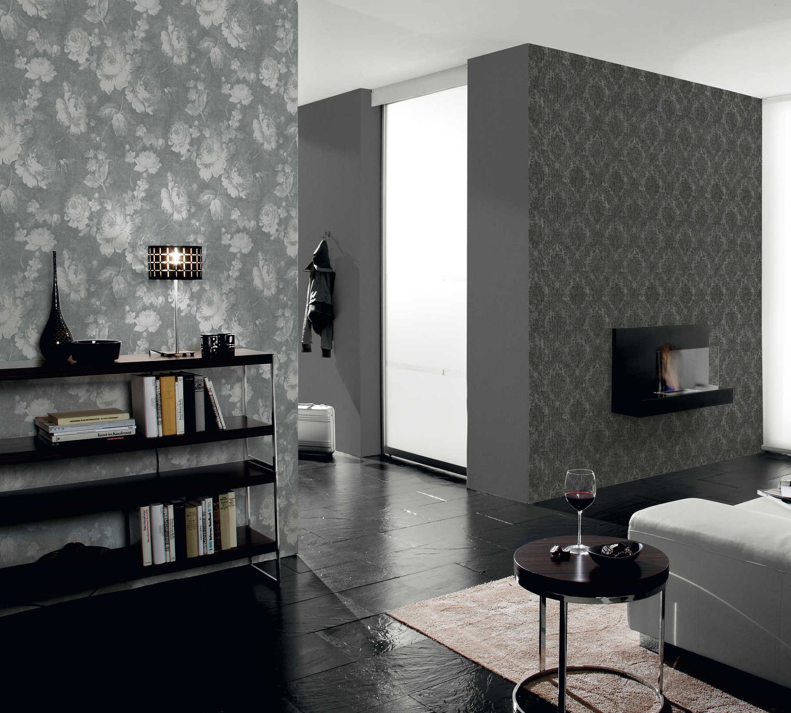 Tapetes ar klasisko rakstu AS Creation 33607-8 melnā krāsā AS Creation