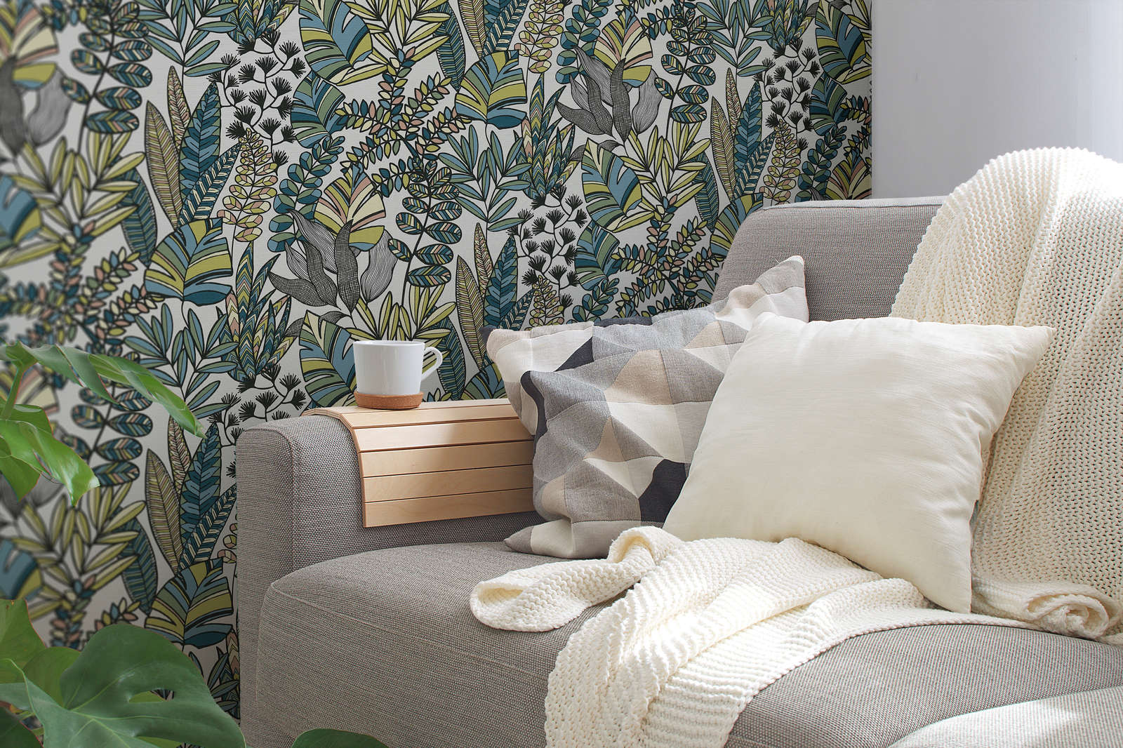 Akcenta tapetes guļamistsbai ar lielām lapām spilgtās krāsās, 1373447 AS Creation