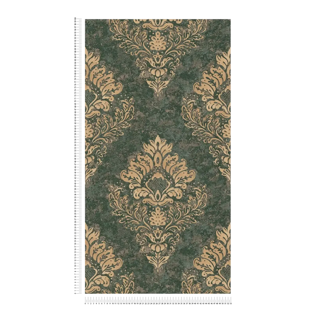 Zaļi zeltainas tapetes ar klasisku ornamentu un spīdumu – 1344203 AS Creation