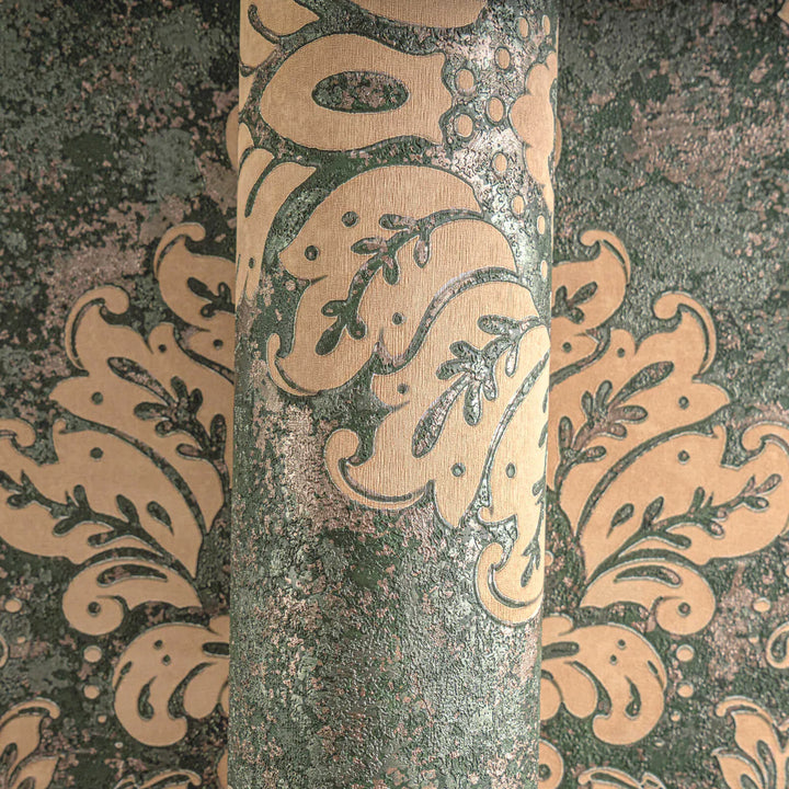 Zaļi zeltainas tapetes ar klasisku ornamentu un spīdumu – 1344203 AS Creation