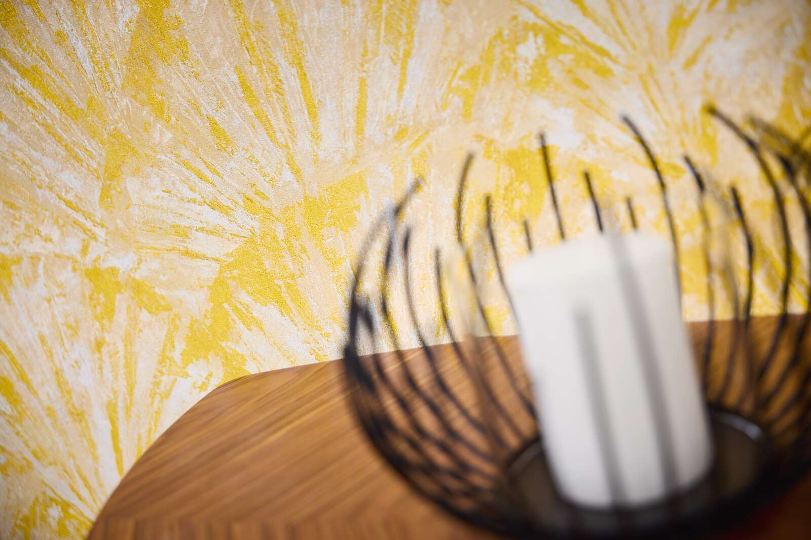 Tapetes ar smalku tekstūru, kas atgādina lapas, dzeltenā krāsā, 781984 AS Creation