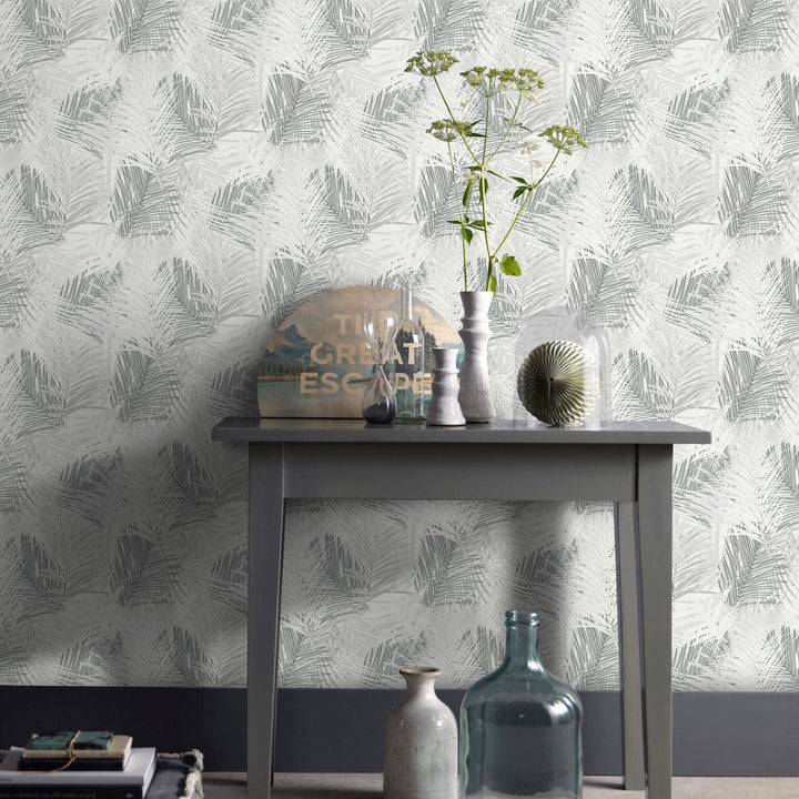 Tapetes ar tropiskām lapām pelēkā un baltā krāsā, Erismann - 3745402 Erismann