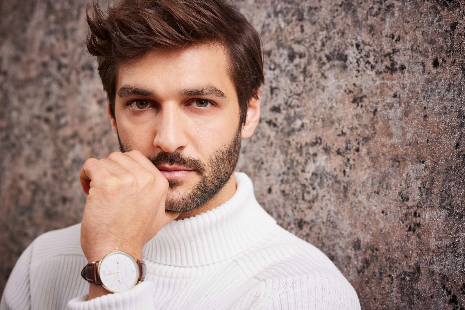 Tapetes ar vintāžas izskatu un spīdīgu virsmu, bronzās krāsā, 1373676 AS Creation