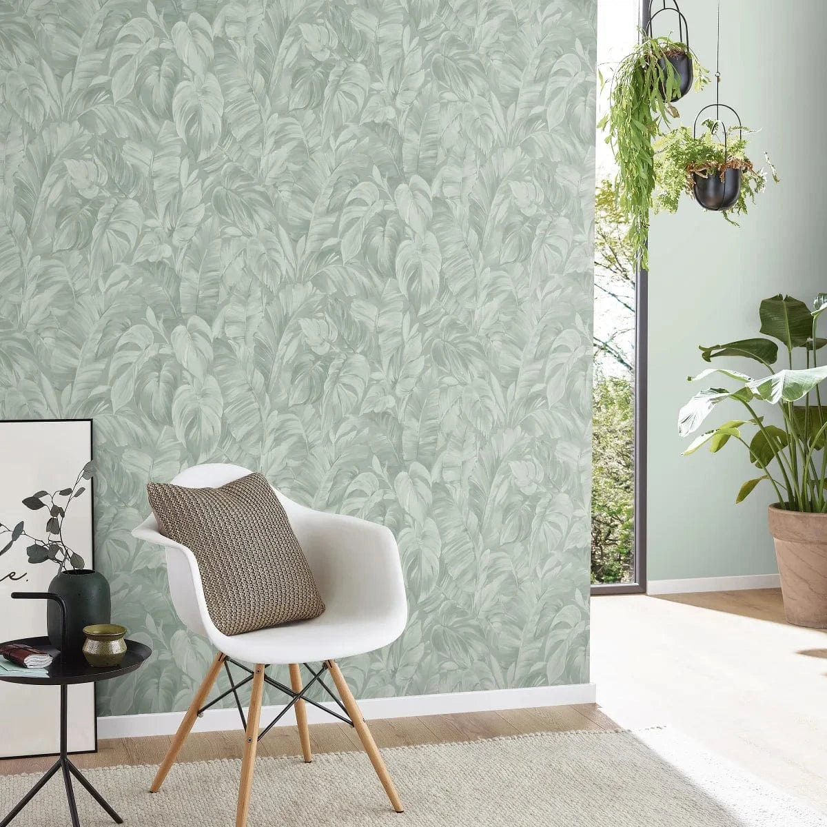 Zaļas tapetes ar tropiskām lapām un tekstila faktūru – ideja interjeram Erismann