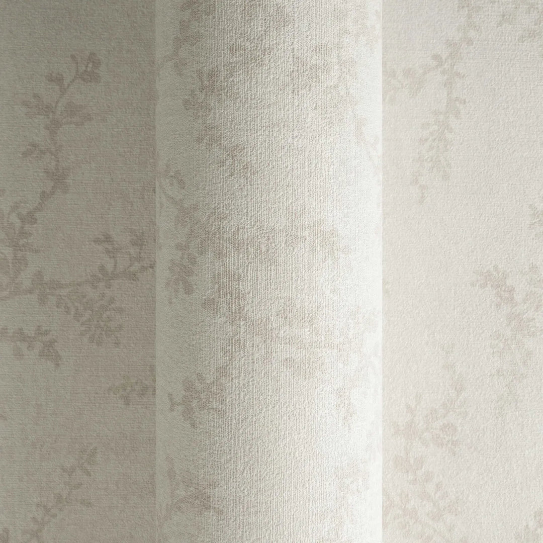 Teksturētas tapetes ar delikātiem lapu vītņiem, krēmkrāsā - 3010566 AS Creation