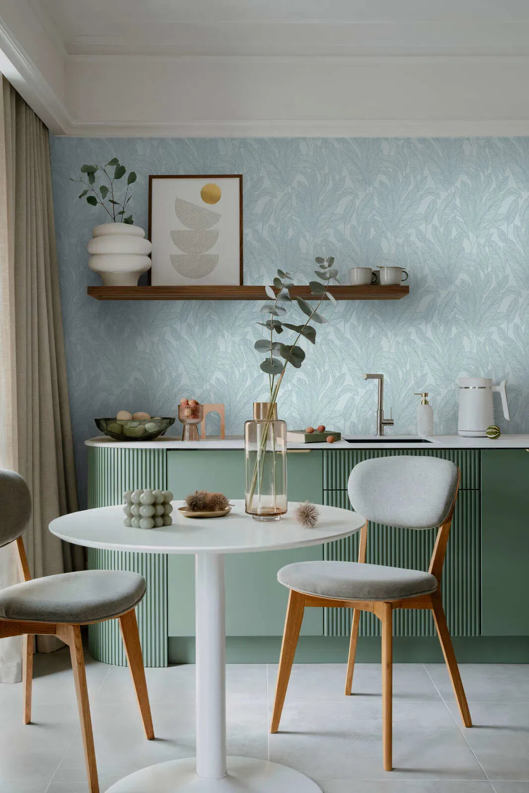 Teksturētas neaustas tapetes ar maigu, spīdīgu palmu lapu dizainu | zila, zelta krāsā | 3010163 AS Creation