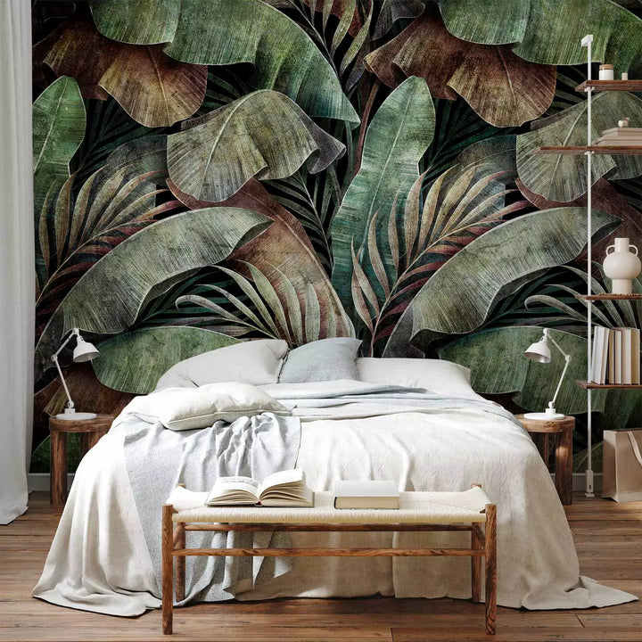 Tropiskas fototapetes - Zaļas palmu un banānu lapas uz tumša fona G-ART