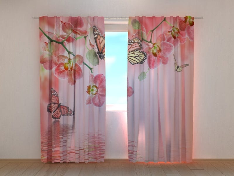 Curtains with flowers - The softness of nature