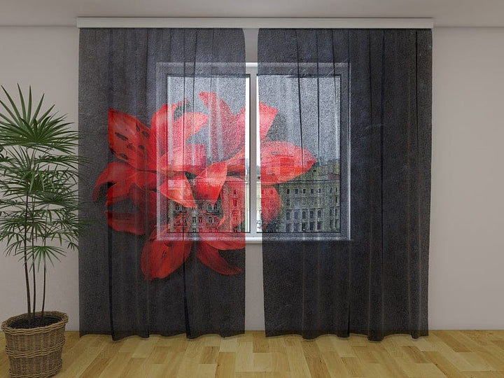 Dienas un nakts aizkari ar ziedu motīviem - Sarkanās lilijas uz akmens Tapetenshop.lv
