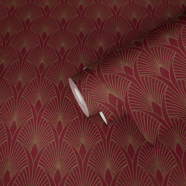 Art Deco tapetes ar zelta retro rakstu un fonu sarkanā krāsā AS 374274 AS Creation