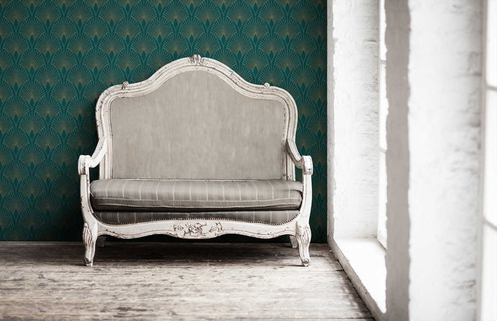 Art Deco tapetes ar zelta retro rakstu un fonu zilā krāsā AS 374275 AS Creation