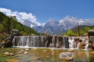 Fototapetes ar kalniem un ūdenskritumu - Alpi (375 x 250 cm) D-ART