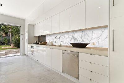 Fototapetes virtuvei ar lamināciju, pašlīmējošas plēve un flizelīns - Balts marmors II (350x60 cm) Art4home