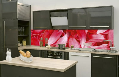 Fototapetes virtuvei ar lamināciju, pašlīmējošas plēve un flizelīns - Sarkanās ziedlapiņas  (260x60 cm) Art4home