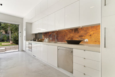 Fototapetes virtuvei ar lamināciju, pašlīmējošas plēve un flizelīns - Skrāpēts varš (350x60 cm) Art4home