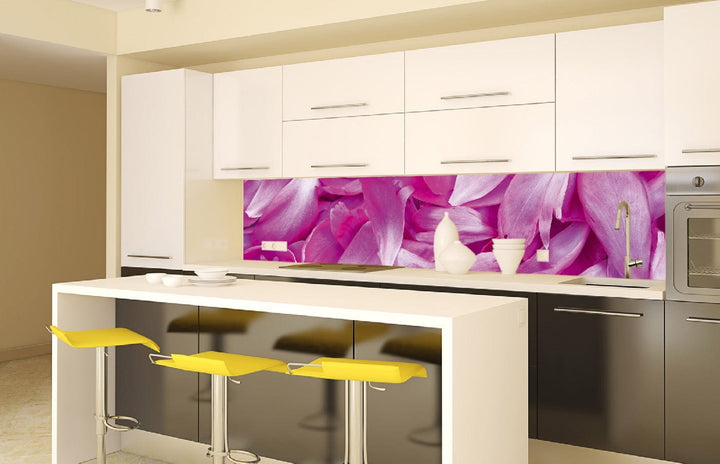 Pašlīmējošas fototapetes virtuvei - Violetās ziedlapiņas  (260x60 cm) Art4home