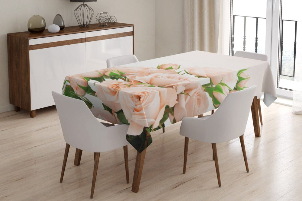 Galdauts ar skaistam rozēm uz balta fona - Krēmkrāsas rozes Home Trends