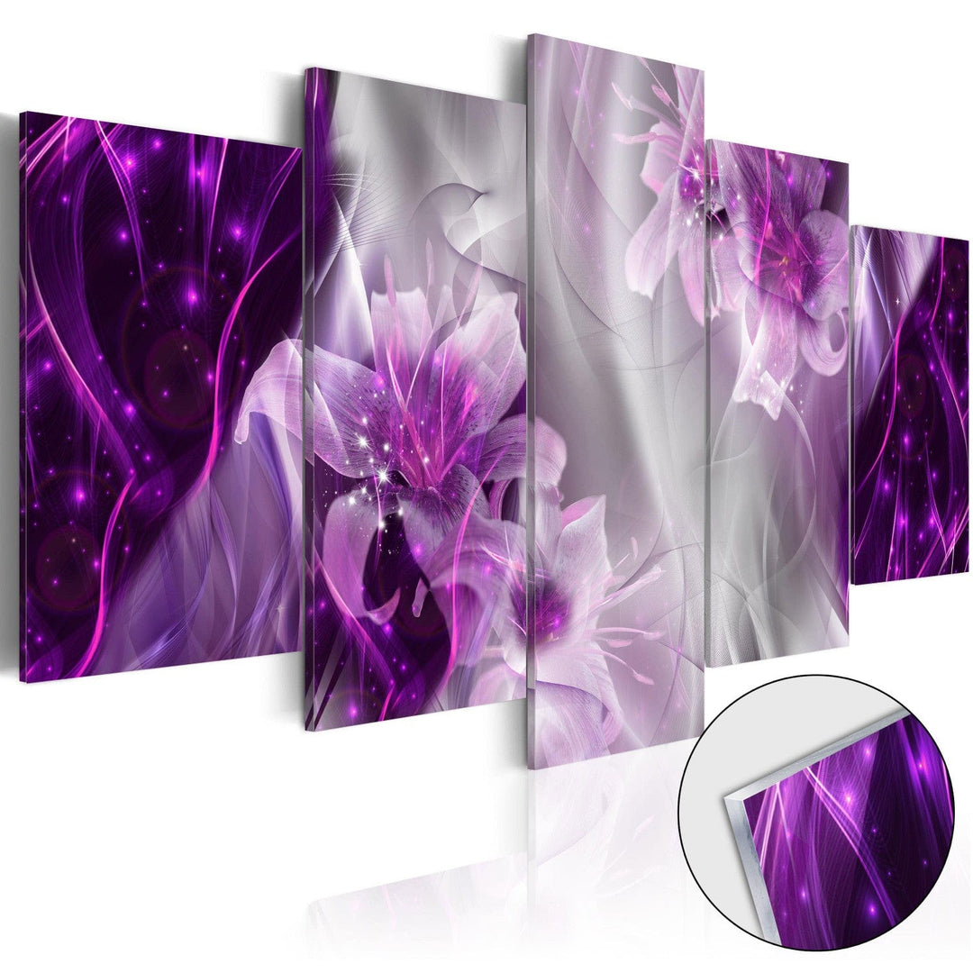 Glezna uz akrila stikla ar violetiem ziediem uz abstrakta fona, 92494 Artgeist