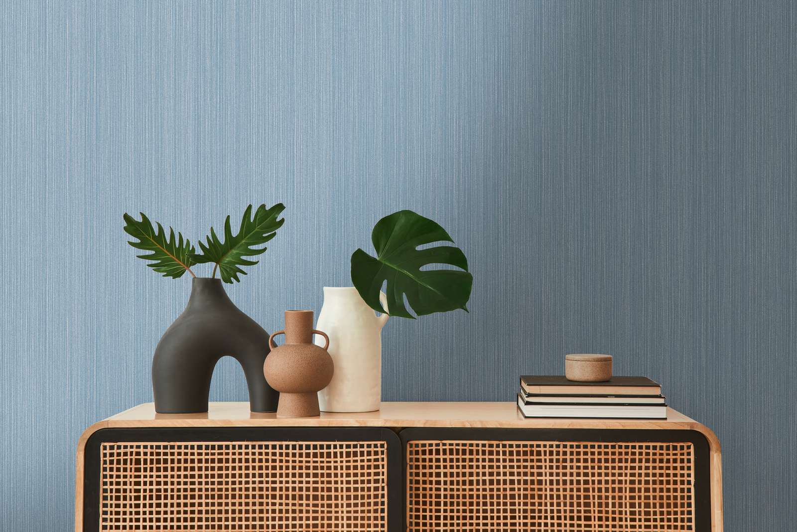 Tapetes ar tekstildizainu un līnijveida efektu zilā krāsā, 388192 AS Creation