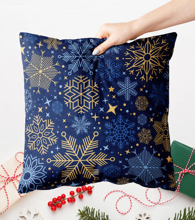 Ziemassvētku spilvendrānas (velūra) - Ziemas elegance, zilas un zelta zvaigznes un sniegpārslas G-art