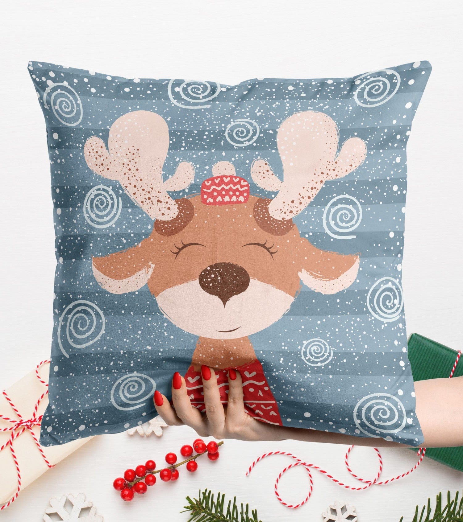 Dekoratīvas spilvendrānas - Ziemassvētku ziemeļbriedis ar cepuri G-art